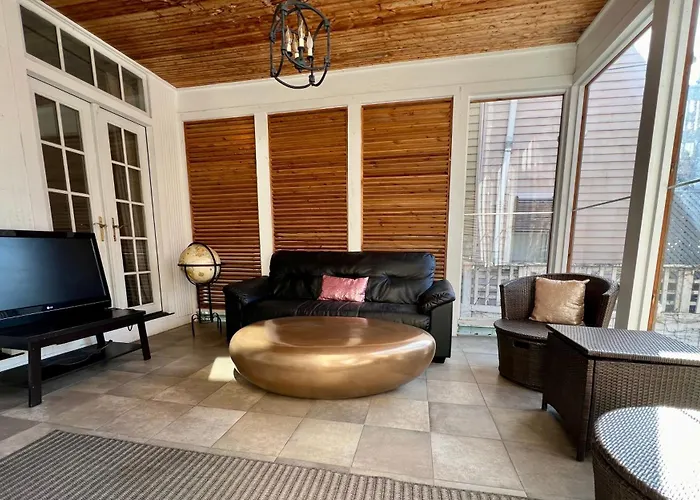 3 Bedroom Spacious In Ideal Location W Free Parking Back Yard Pets Welcome * Chicago