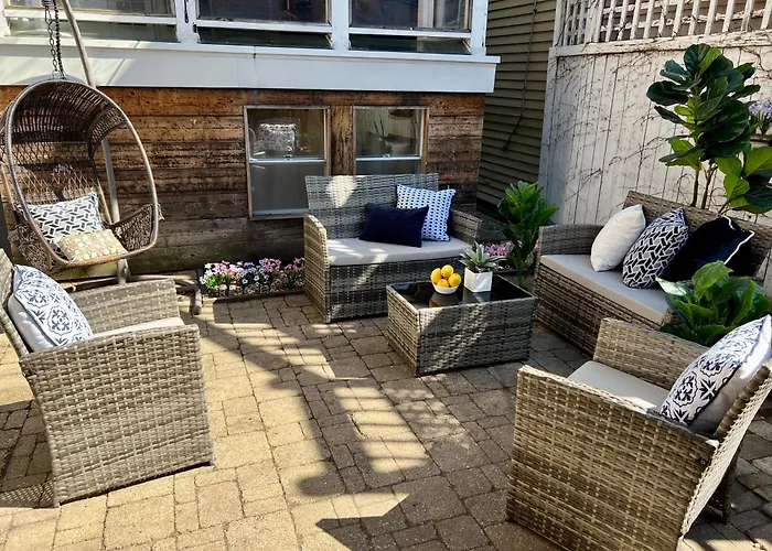 3 Bedroom Spacious In Ideal Location W Free Parking Back Yard Pets Welcome * Chicago