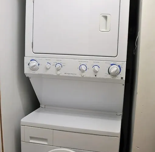 3 Bedroom Spacious In Ideal Location W Free Parking Back Yard Pets Welcome Chicago